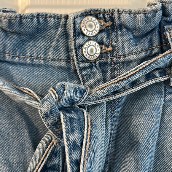 American Eagle (0) Jean shorts with a denim tie. - Picture 2 of 6